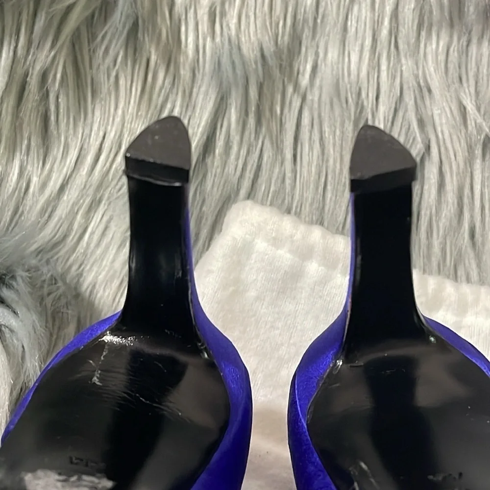 St. John Satin Heels Vintage 80’s 90’s in Blue Violet Crystal size 7.5